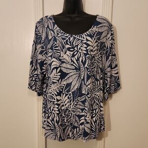 Plus-Size Navy and White Leaf-Print Scoop Neck Tunic - Classic Comfort